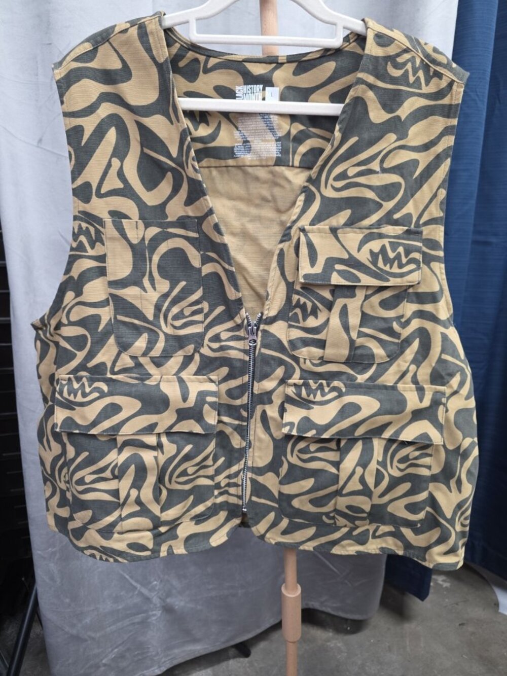 Black History Month  Vest L Green Abstract Camo Zip Cargo Pockets NWT. WL333